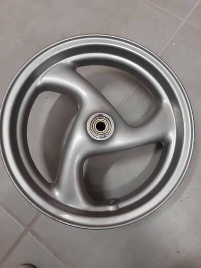 Cerchio anteriore Peugeot