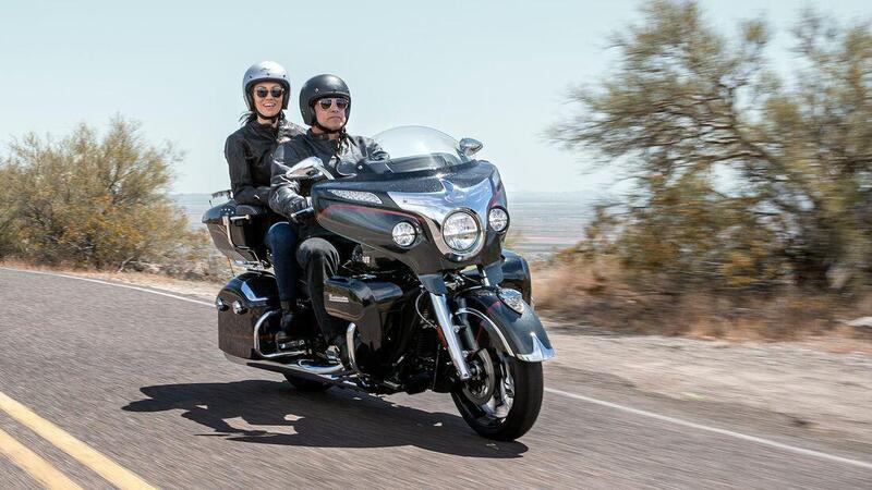 Indian Roadmaster Elite. Oltre 30 ore per la verniciatura a mano