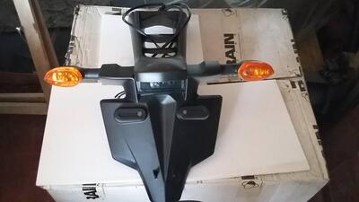 PORTATARGA ORIGINALE YAMAHA FZ8/FAZER8