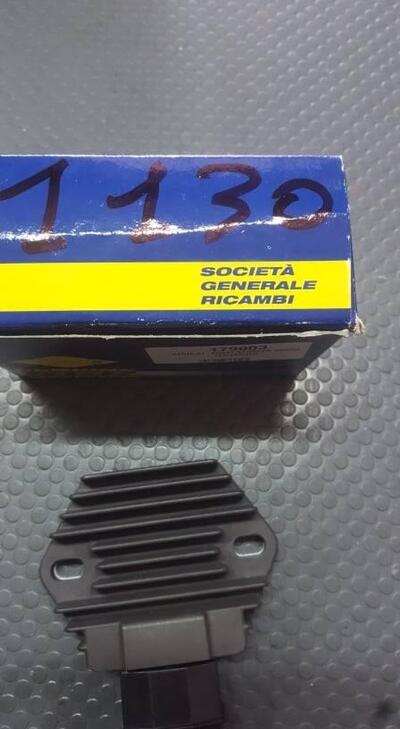 REGOLATORE DI TENSIONE HONDA 125 150 250 Sgr