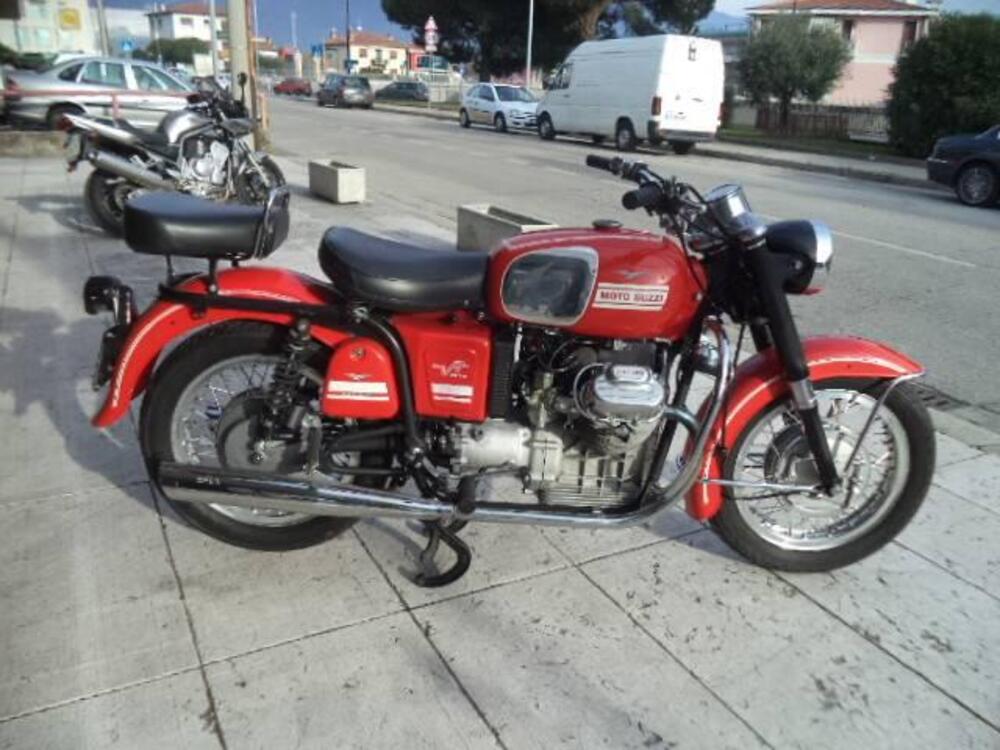 Moto Guzzi V7 703