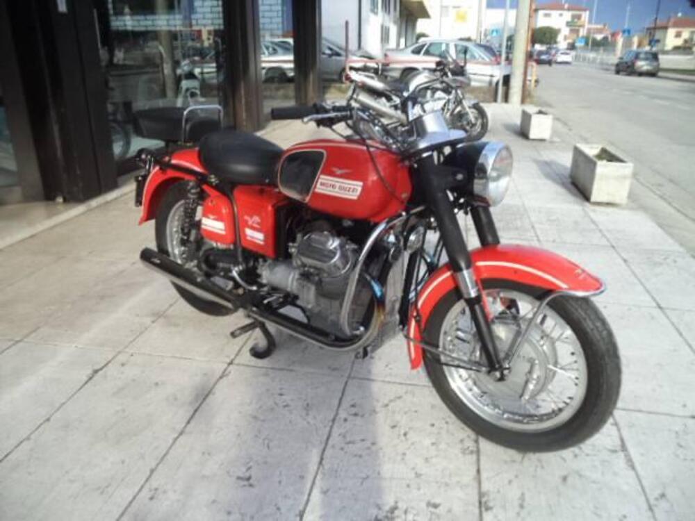 Moto Guzzi V7 703 (3)