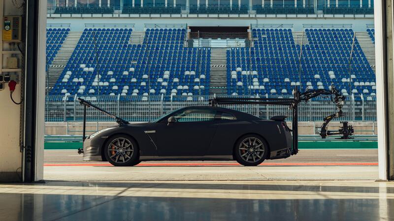 La Nissan GT-R di Cal&ograve; allestita per le riprese