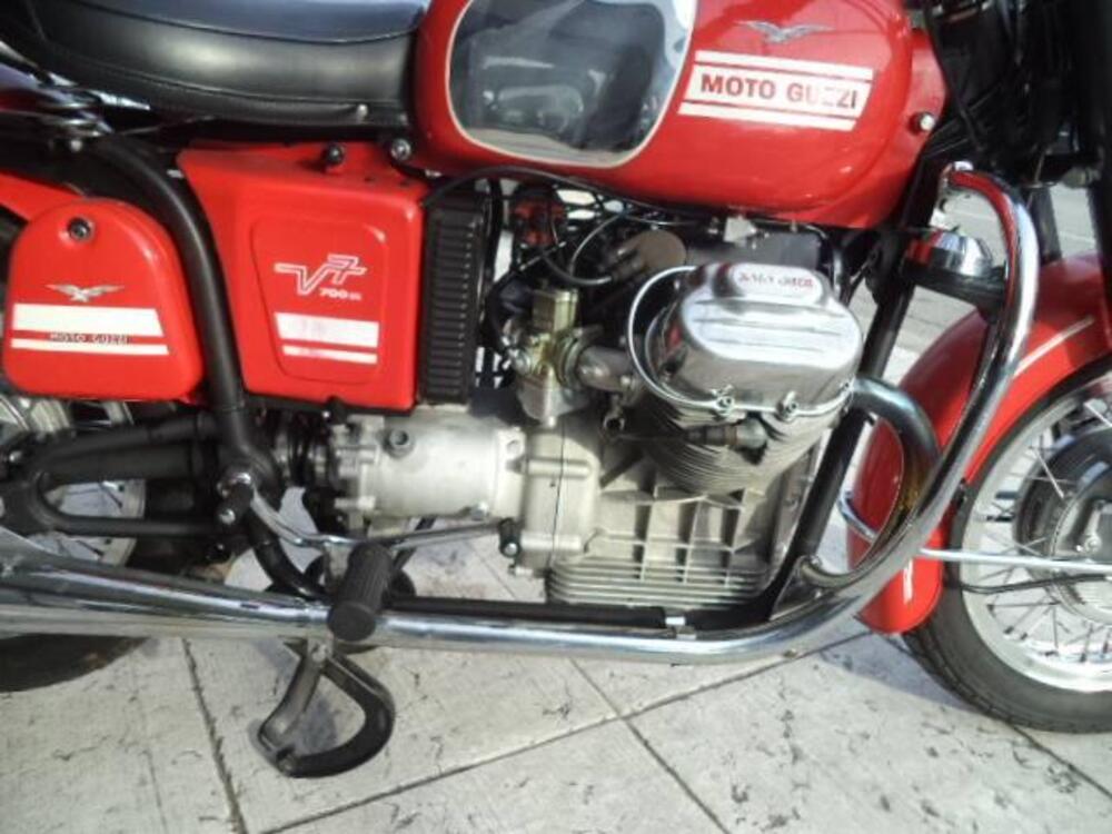 Moto Guzzi V7 703 (10)