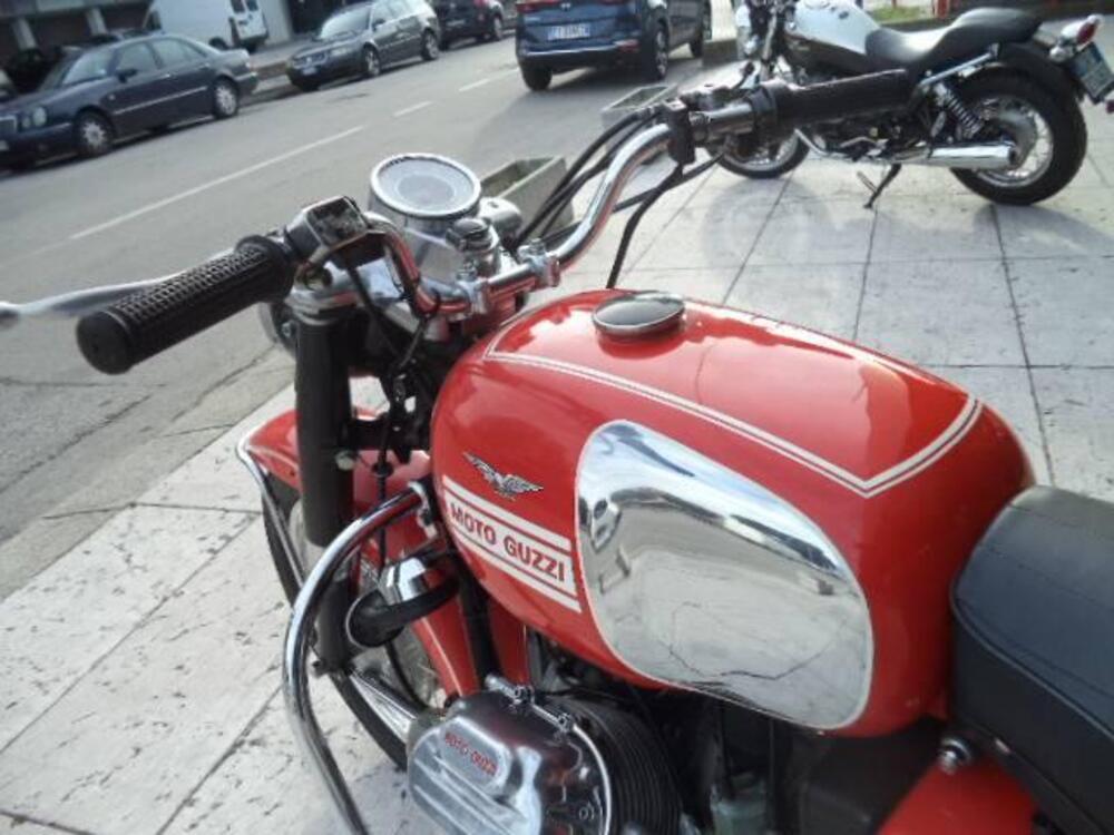Moto Guzzi V7 703 (14)