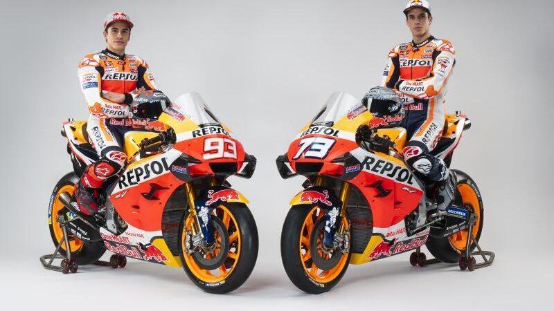 MotoGP. Le Honda RC213V dei fratelli M&aacute;rquez si mostrano