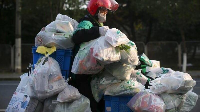 Il food delivery ai tempi del Coronavirus: rider, i nuovi eroi di cui c&#039;&egrave; bisogno