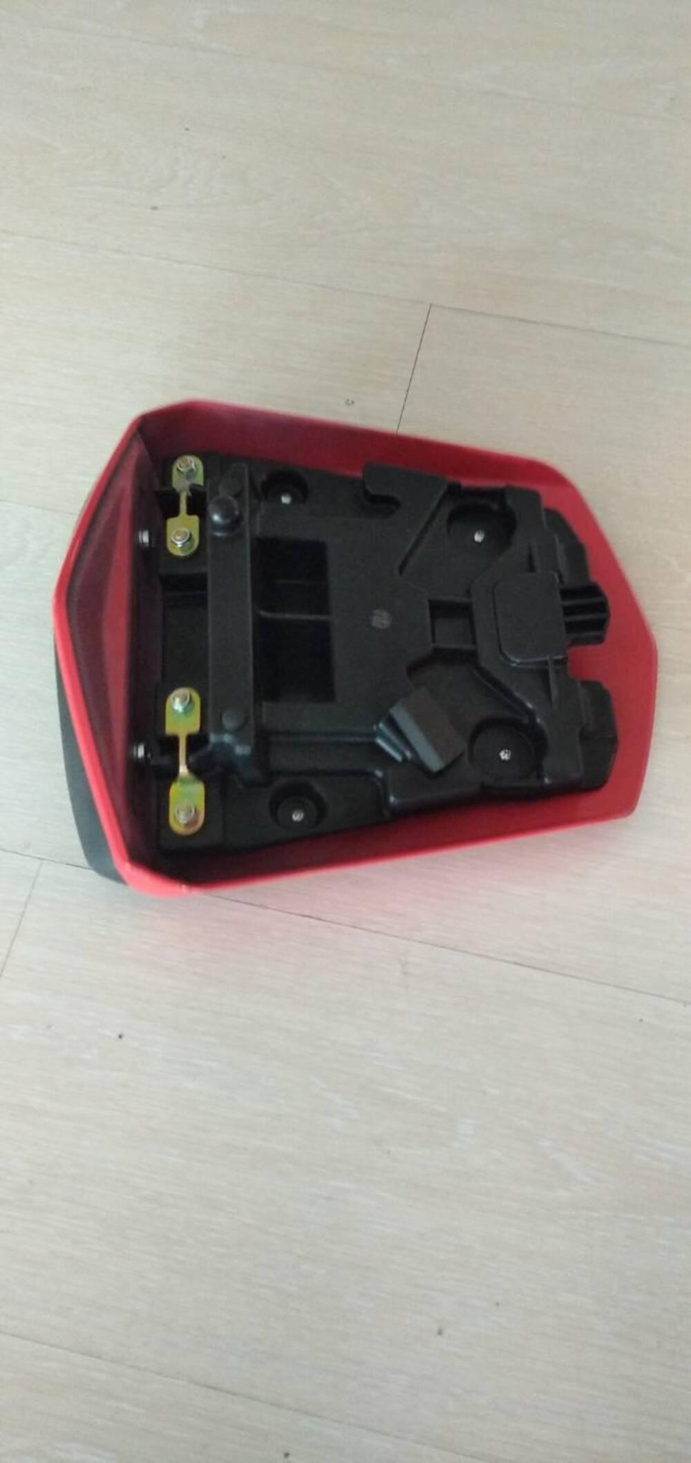 CODINO MONOPOSTO YAMAHA R62003/2004 (2)