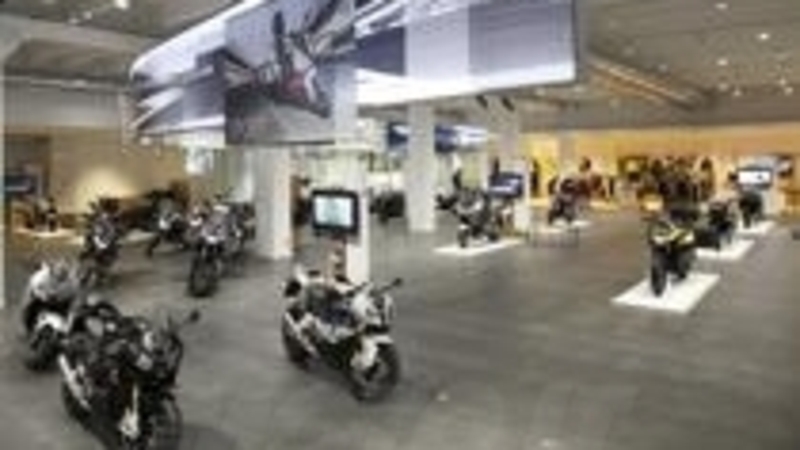 BMW Motorrad inaugura a Roma la pi&ugrave; grande concessionaria del mondo