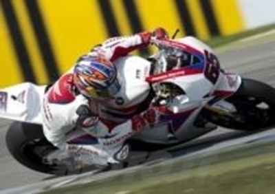 SBK. Jonathan Rea vince Gara2 ad Assen