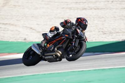 KTM 1290 Super Duke R 2020. E&#039; sempre &quot;The Beast&quot;