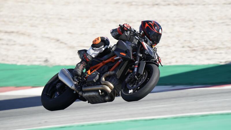 KTM 1290 Super Duke R 2020. E&#039; sempre &quot;The Beast&quot;