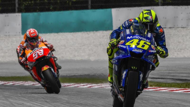 MotoGP. Marquez resta con Honda per battere il record di Rossi