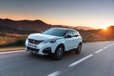 Peugeot 3008 ibrida 2020, autonomia 59 km e 4x4 grazie ad HYBRID4 [Video]