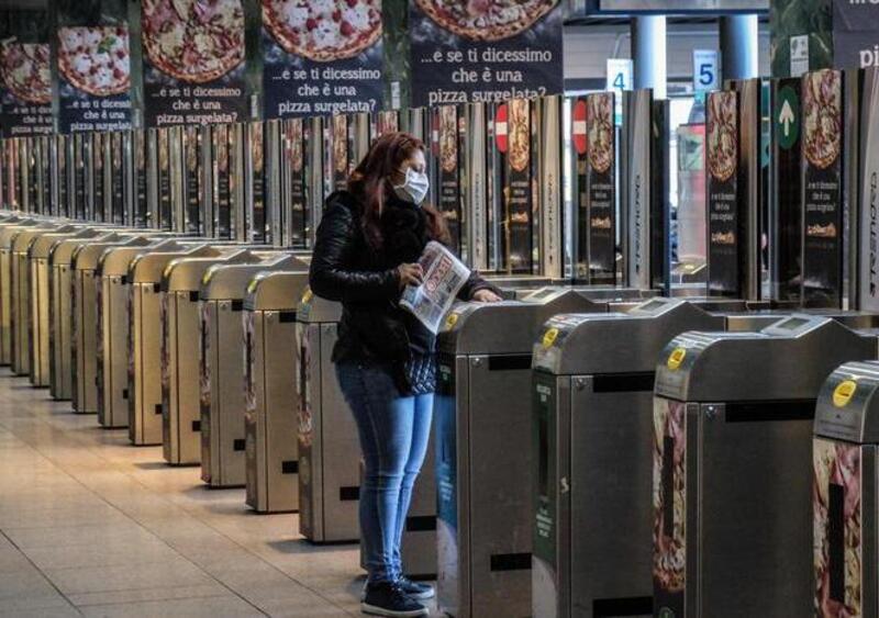 Coronavirus, Mobilit&agrave; rallentata: metropolitane, treni e mezzi pubblici semivuoti a Milano e non solo [manco fosse agosto]