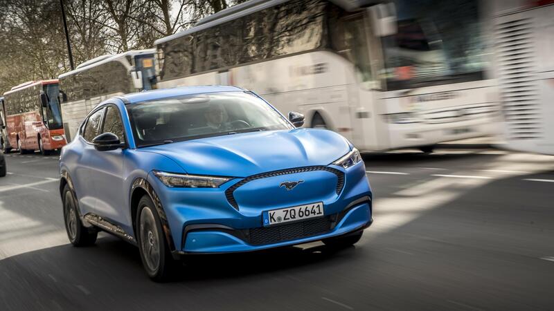 Ford Mustang Mach-E, SUV, elettrica con 600 km di autonomia! [Video]