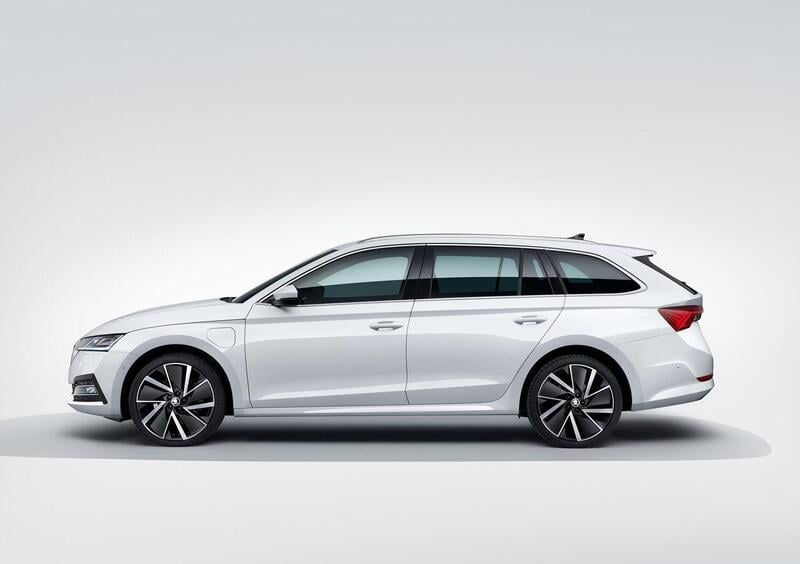 Skoda Octavia Station Wagon (2020-->>) (7)