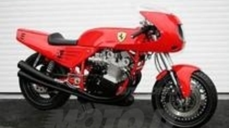 Ferrari 900: battuta all'asta l'unica moto della storia del Cavallino