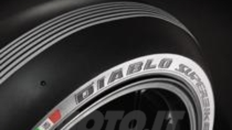 SBK. Pirelli porta a Monza, per la Superpole, pneumatici in versione speciale &quot;Silver Stripes&quot;