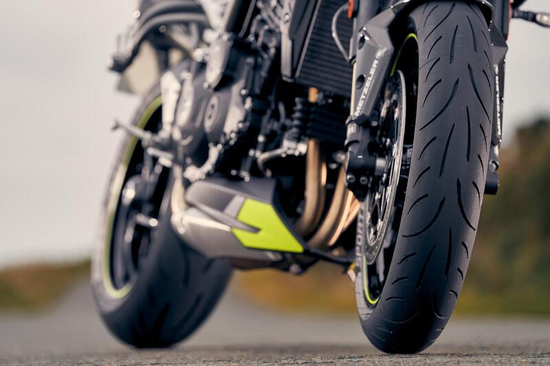 La Sportec M9RR montata sull&#039;anteriore di una Triumph Speed Triple