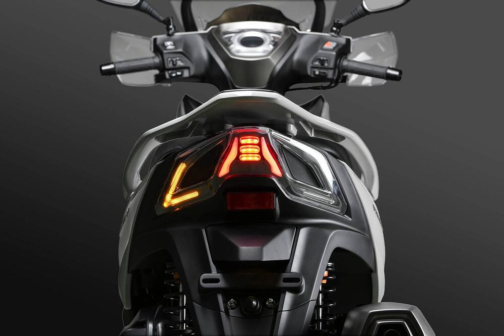 Kymco Agility 300i (2021 - 25) (9)