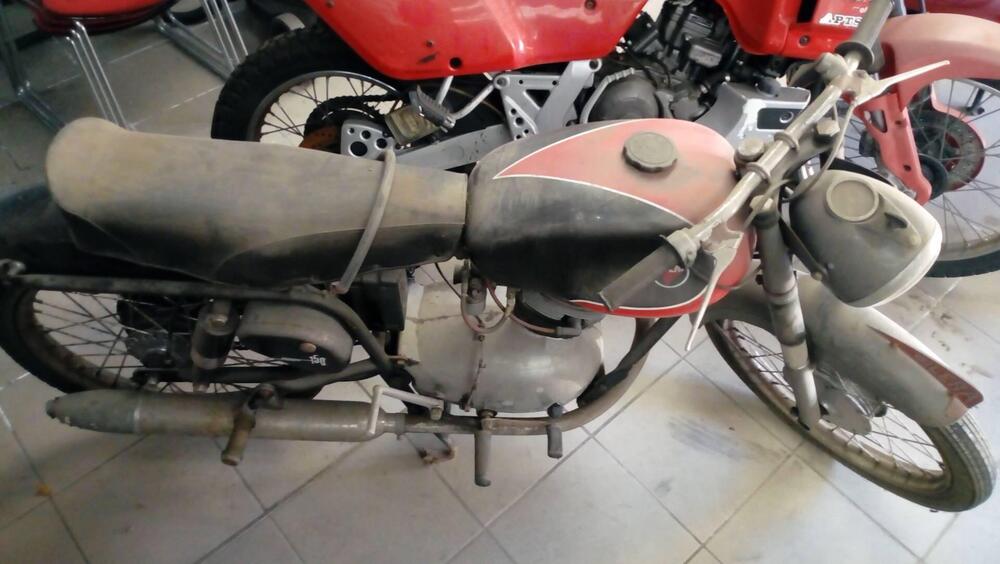 Gilera  150 sport (3)
