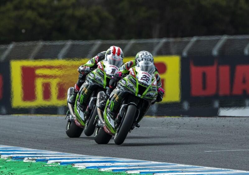 Alex Lowes davanti a Jonathan Rea, Kawasaki Racing Team WorldSBK