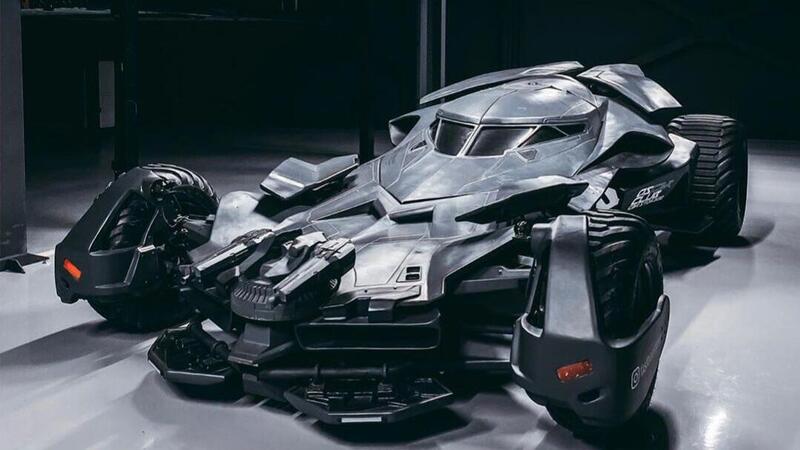 Auto esagerate in Russia, Mosca: in strada una Batmobile con il V8 non omologata [foto &amp; video sequestro]