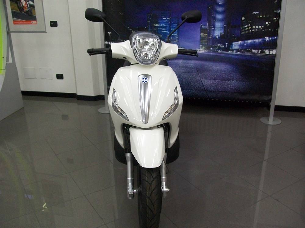 Piaggio Beverly 300 S i.e. (2015 - 16) (2)