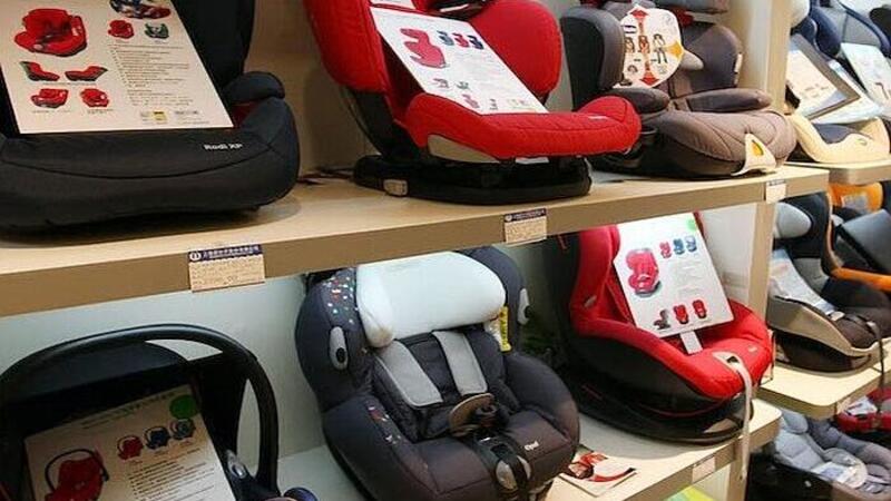 Seggiolini antiabbandono: multe dal 6 marzo. Cosa si rischia e come chiedere il bonus