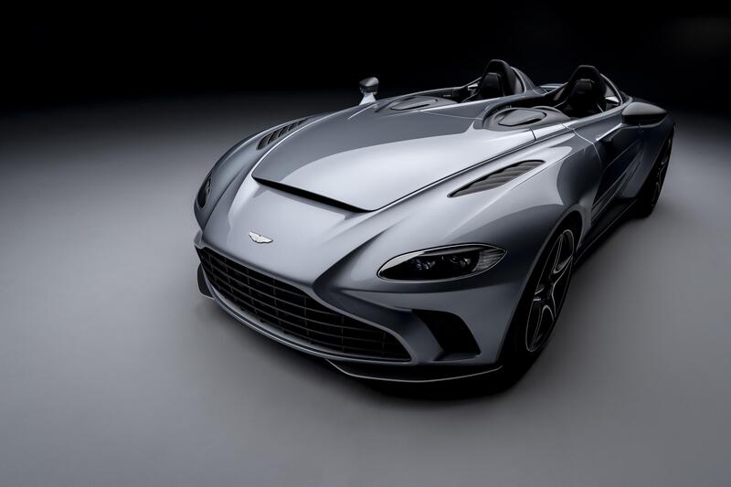 Aston Martin V12 Speedster, la barchetta dal sapore vintage [Video]
