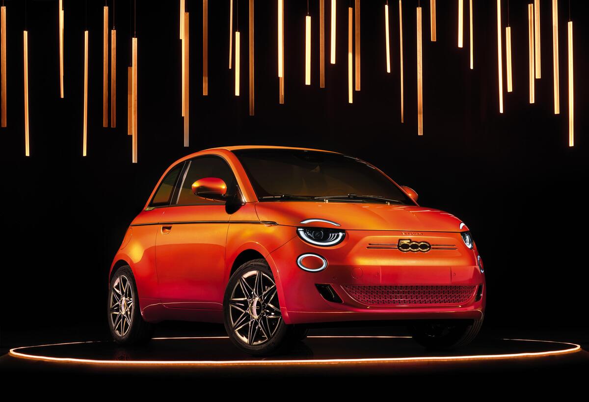 Nuova Fiat 500 elettrica: tre one off alla moda, Armani, Bvlgari e