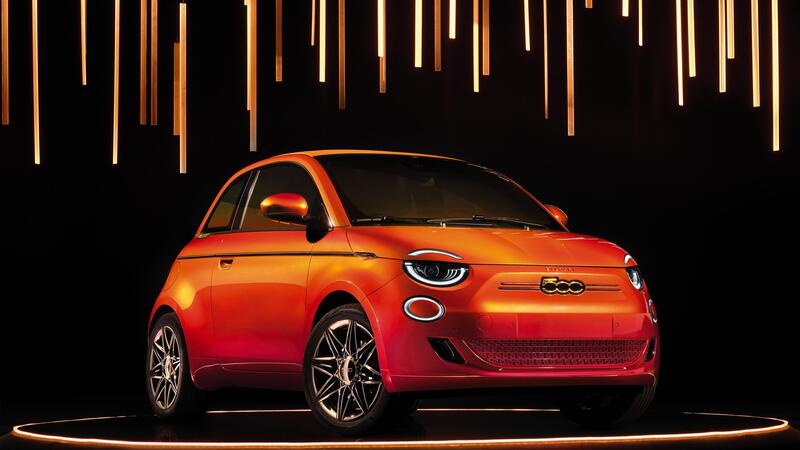 Nuova Fiat 500 elettrica: tre one off alla moda, Armani, Bvlgari e Kartell