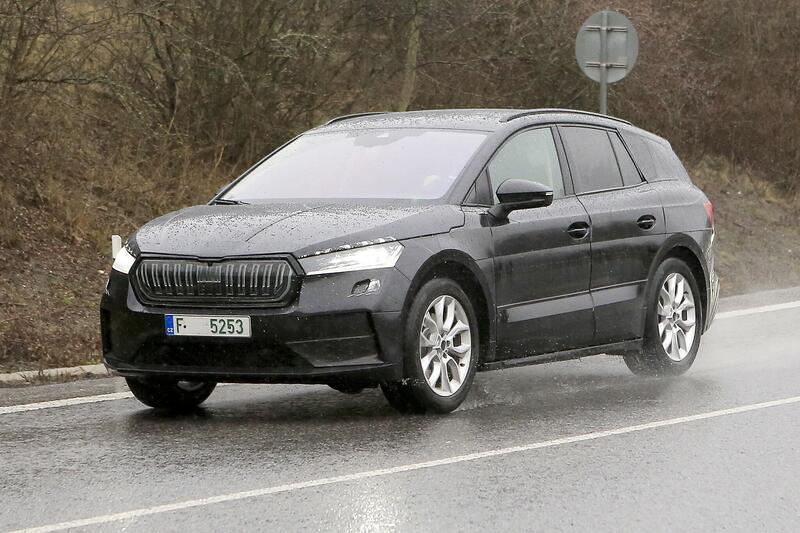 Skoda Enyaq: avvistato il SUV elettrico ceco [Foto spia]