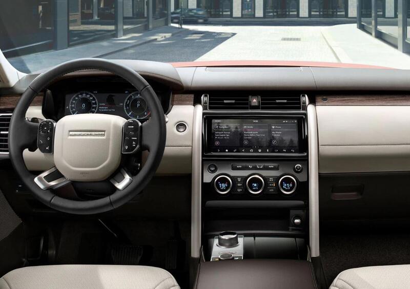 Land Rover Discovery (2016-->>) (36)