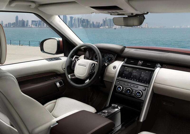 Land Rover Discovery (2016-->>) (37)