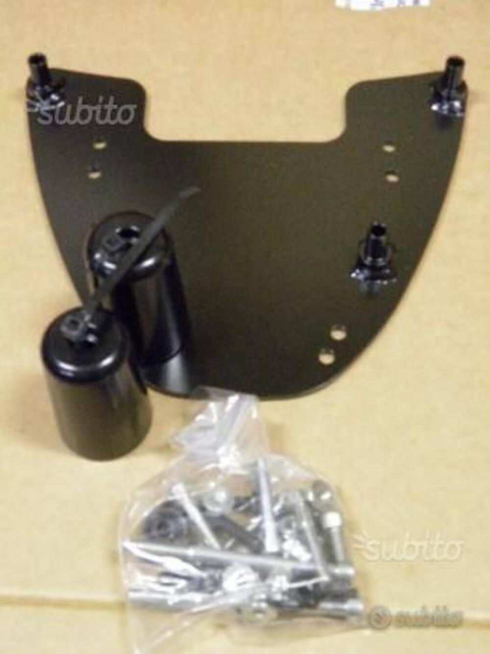 PIASTRA FISSAGGIO BAULETTO NUOVA CON CONTRAPPESI Aprilia