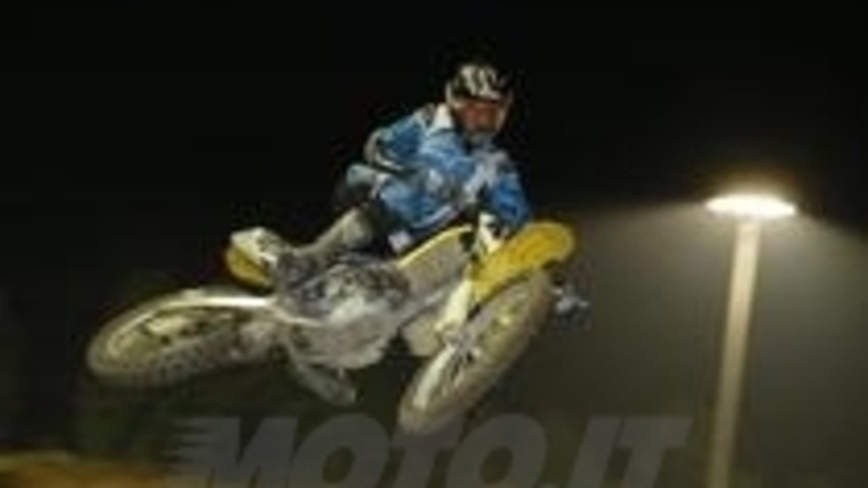 Motocross a Milano di notte? Si pu&ograve; fare