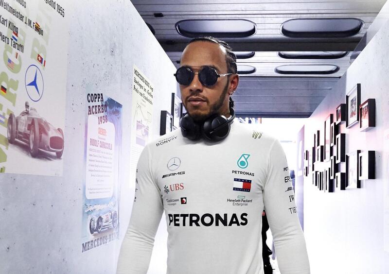 Formula 1, Hamilton: &laquo;Ferrari? Grande team, ma mi trovo bene in Mercedes&raquo;