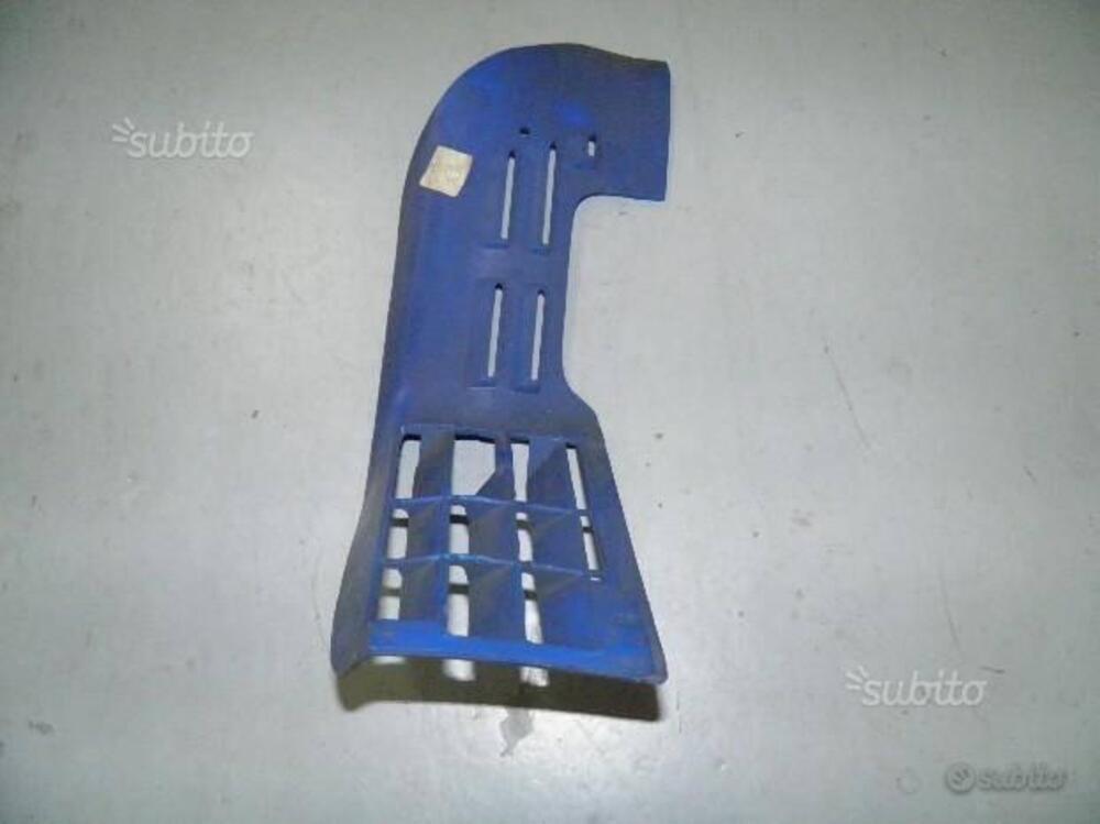 RETE COPRIRADIATORE PER APRILIA. CODICE AP8130454.