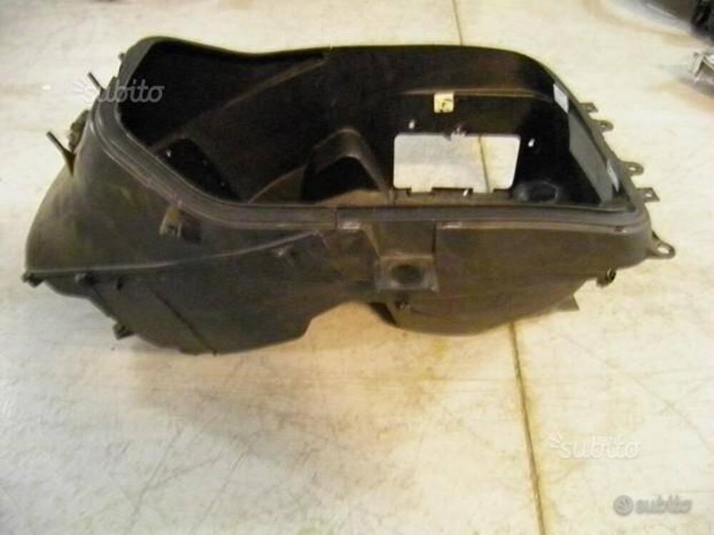 VANO PORTACASCO USATO PER HONDA SW T 400. (3)