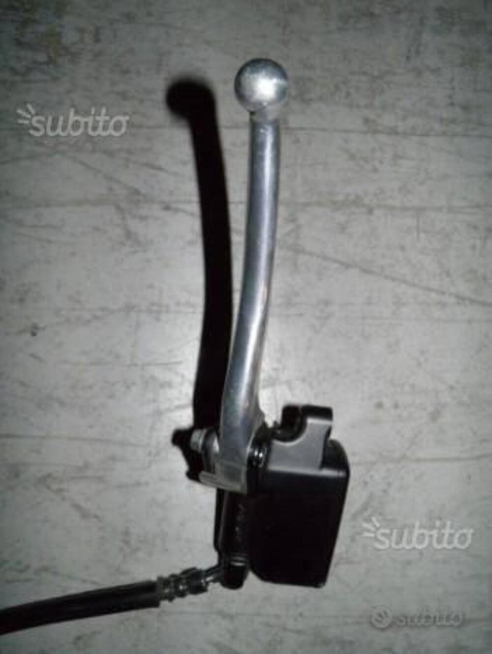 POMPA FRENO DX USATA CON LEVA PER HONDA SW T 400 (3)