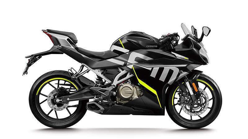 CFMoto 300SR, la sportiva anti GSX-R