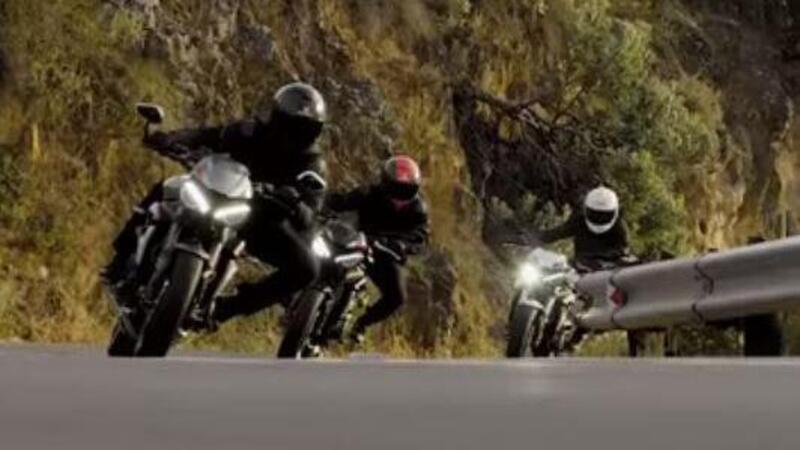 Triumph Street Triple S, R e RS. Gruppo di famiglia in un esterno (Video)