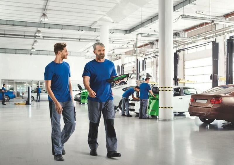 Auto officine al lavoro anche con il Covid-19 (senza mascherine): le auto in Italia si possono ancora usare e riparare