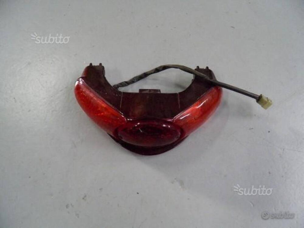 FANALE POST. USATO PER APRILIA SCARABEO 50 E 100 (2)