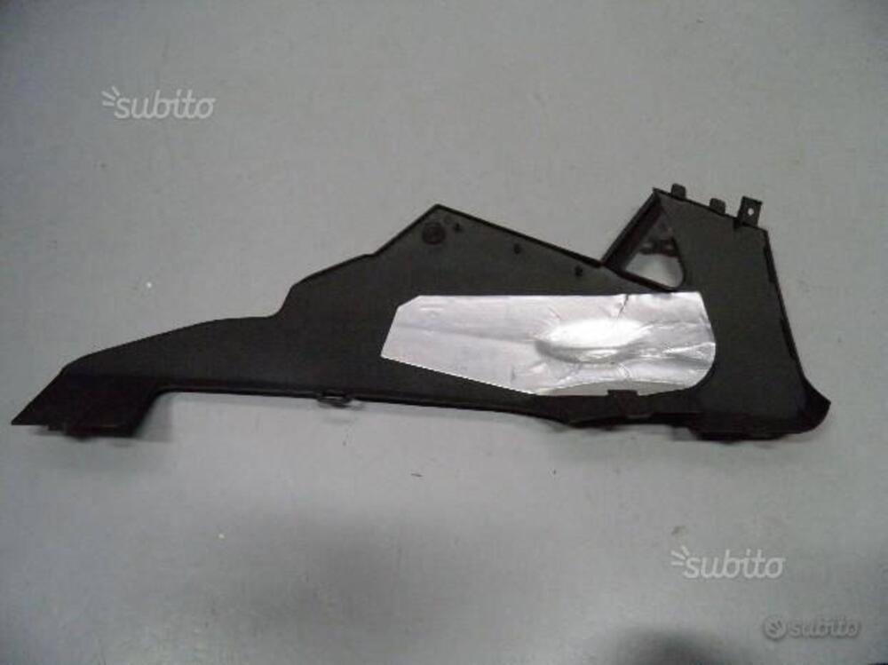 FIANCATA INFERIORE SX. USATA PER APRILIA RSV 4 (2)