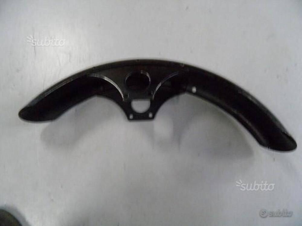 PARAFANGO ANTERIORE PER APRILIA. CODICE AP8126015.