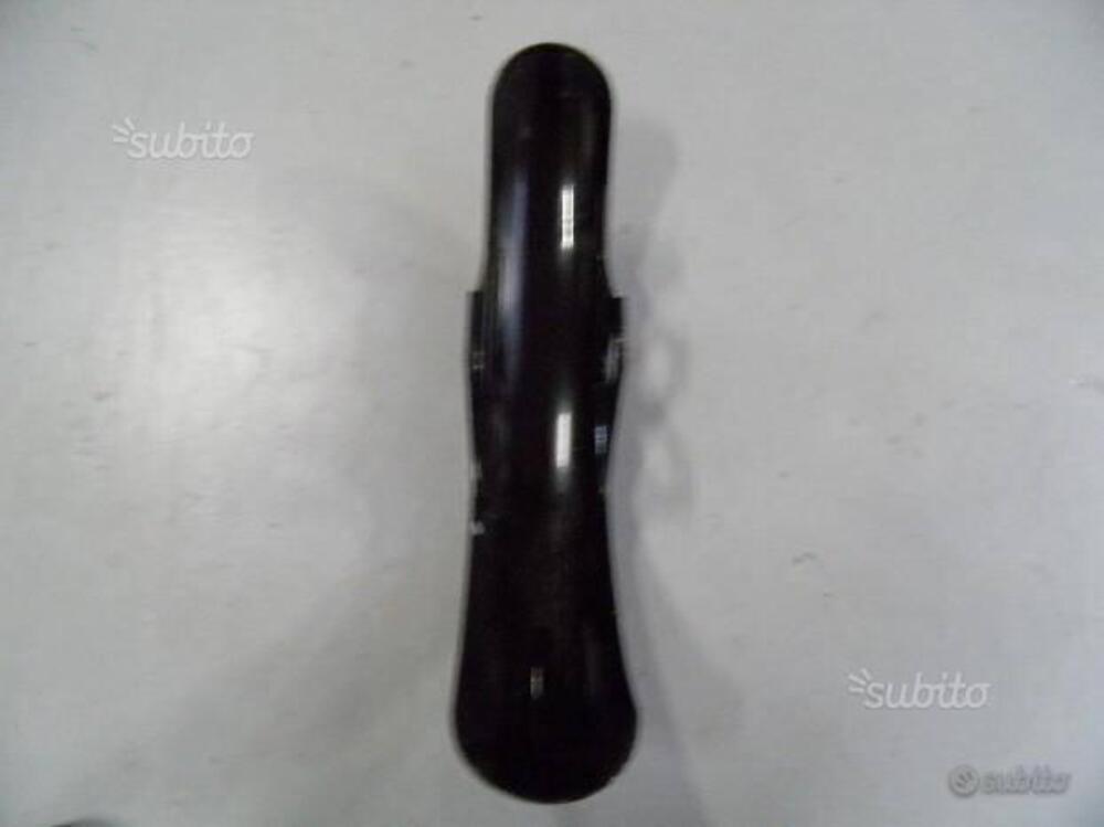 PARAFANGO ANTERIORE PER APRILIA. CODICE AP8126015. (2)