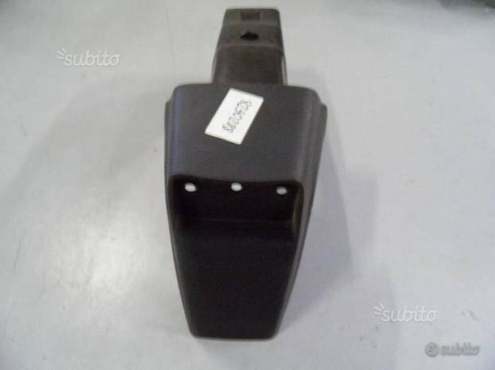 PARAFANGO POSTERIORE PER APRILIA. CODICE AP8230288 (2)